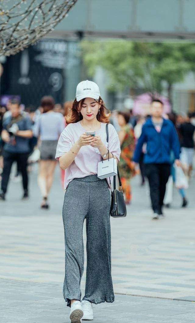 街拍我一直不相信真有e罩杯的女人直到看到图5