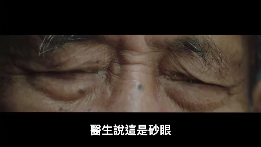 泰国公益宣传片《想再看一眼,最爱的脸》, 一片模糊的眼前世界,期待着重见...|泰国|宣传片|最爱_新浪新闻