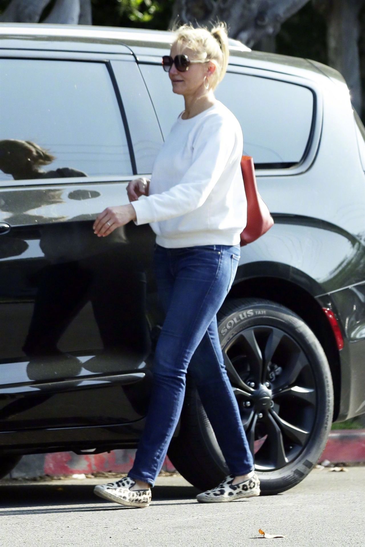 卡梅隆迪亚茨camerondiaz在西好莱坞外出购物被拍