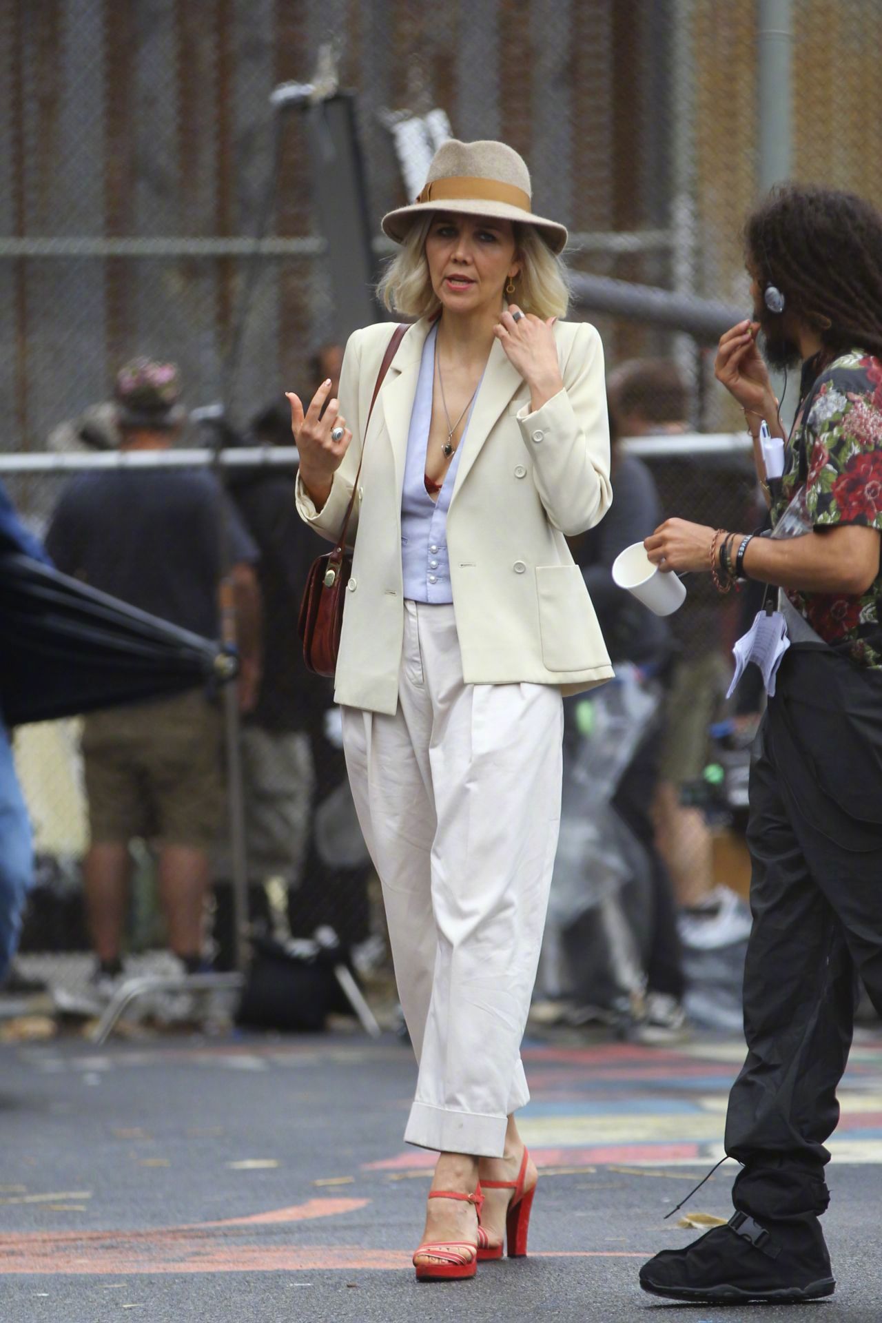 玛吉吉伦哈尔maggiegyllenhaal在纽约拍摄堕落街传奇thed