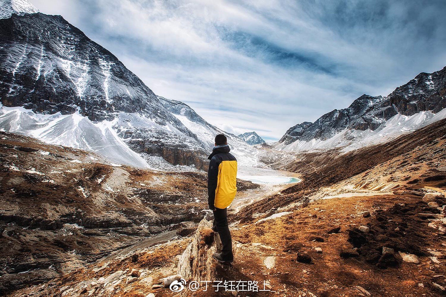 穿越黑暗与严寒，踏过雪山与湖泊。从黎明到黑夜，从白昼到星空