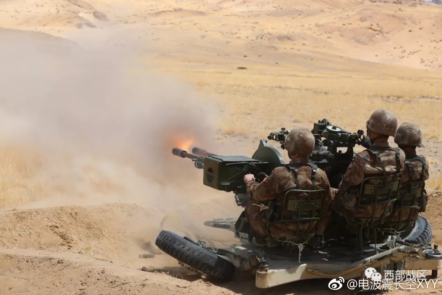 新疆某团高炮连87双25高炮对地射击科目实弹打靶