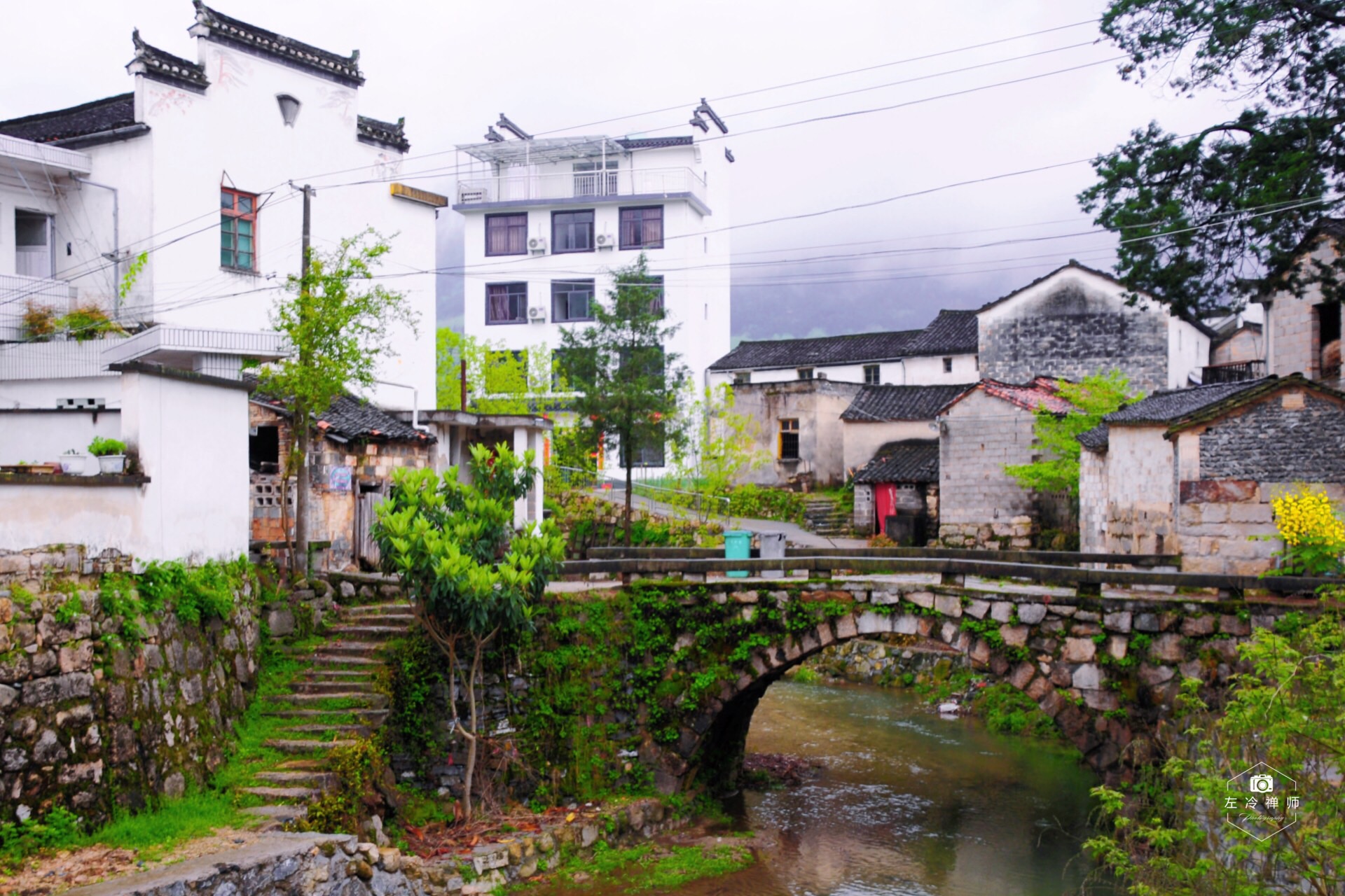 绩溪家朋乡坎头村山环水抱