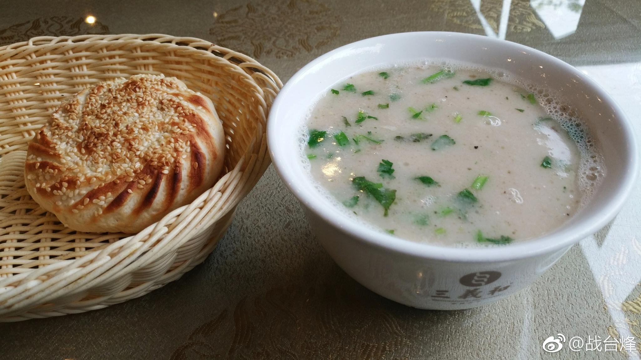 要喝正宗单县羊肉汤,得去单县的三义春或者三盛和