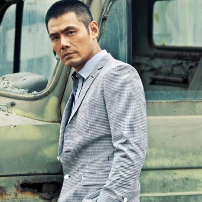 这些年邵兵偶尔还有作品,更多的是配角,而他也选择将重心放在家庭上