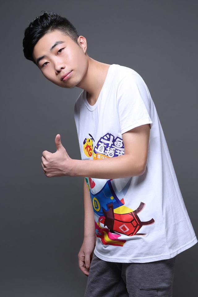 刺激战场知名主播花臂入驻斗鱼,实力超群有望成为吃鸡一哥