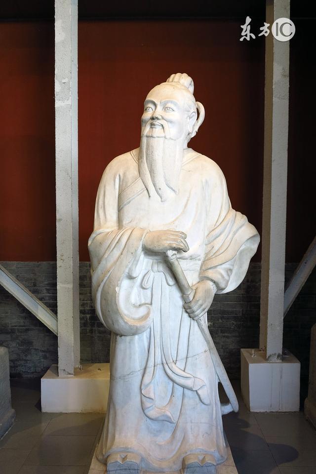 真实而又快乐的孔子