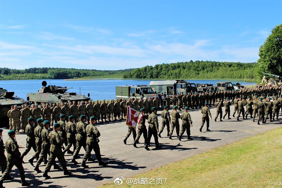 今天美国陆军第1骑兵师1旅8团2营全体士兵以及物资装备从德克萨斯州胡
