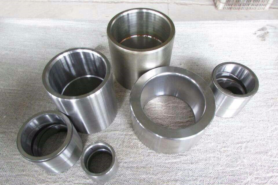 轴套是套在转轴上的筒状机械零件,是滑动轴承的一个组成部分.