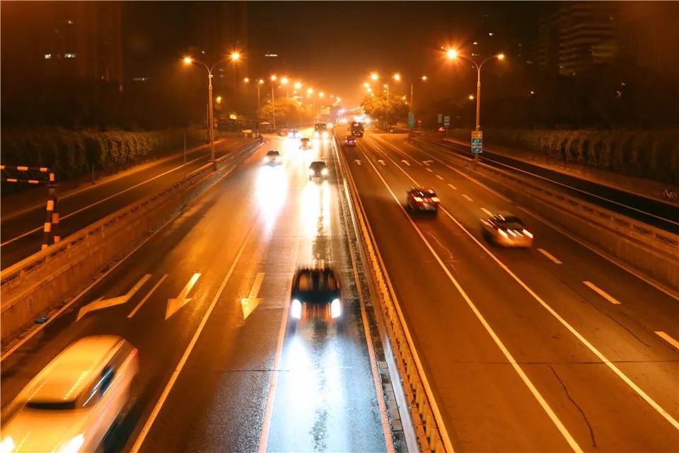 凌晨3点的北京没在深夜痛哭过不足以谈人生