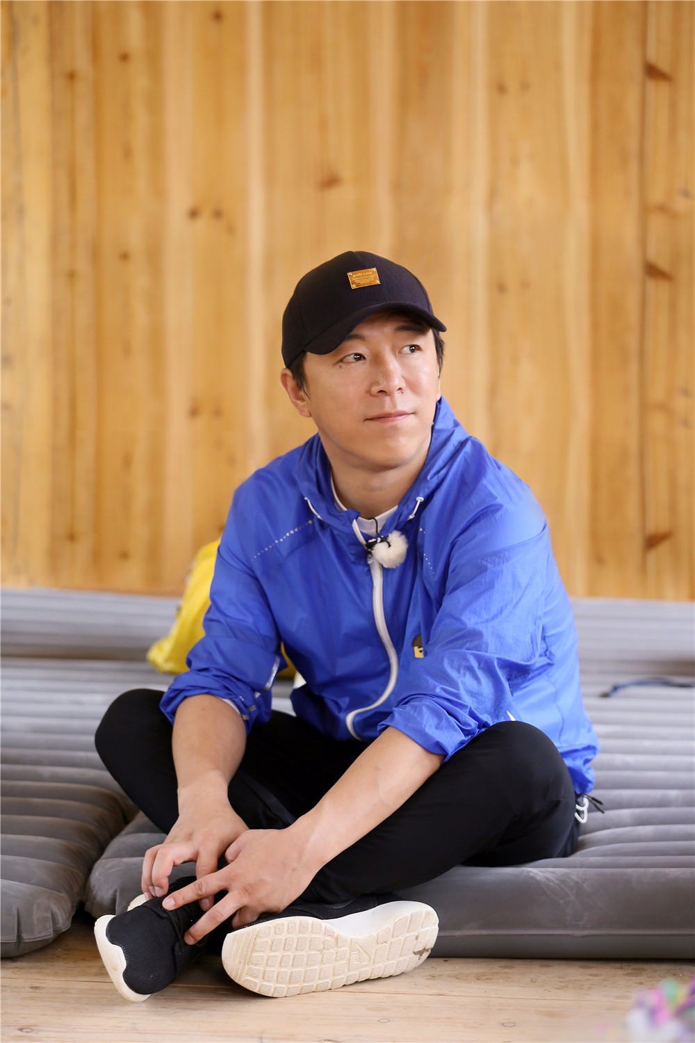 黄渤《极挑4》温情陪伴山区儿童 梳头,摘果,教舞暖化观众