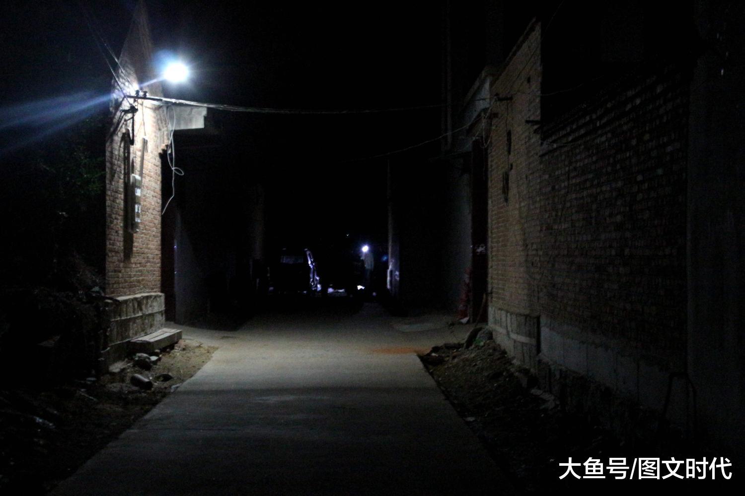 半夜12点突然电闪雷鸣, 村民们赶紧起床忙活, 这是要干啥?