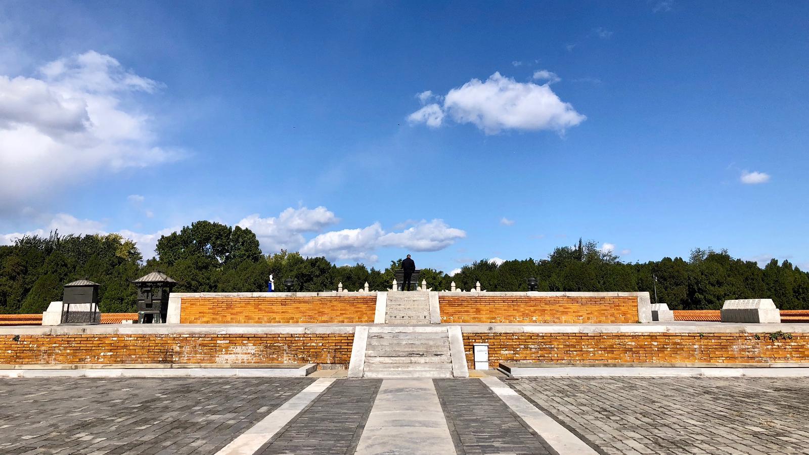 明清两朝祭祀场所:方泽坛,蓝天白云,北京地坛公园