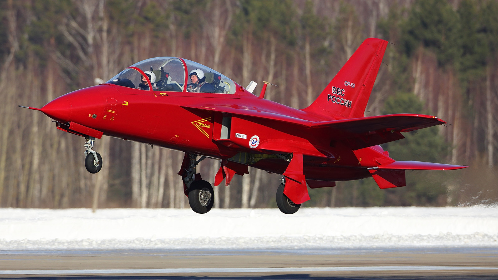 俄罗斯造型别致的前掠翼双座教练机,不知这个飞机有前途否?