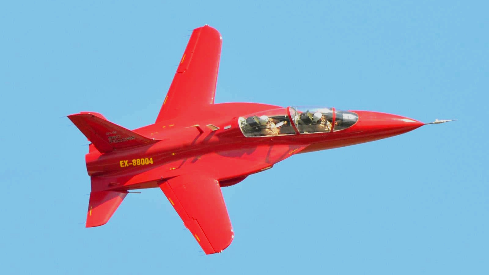 俄罗斯造型别致的前掠翼双座教练机,不知这个飞机有前途否?