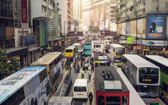 真实的香港人生活:月薪5万是穷人,住得起100平