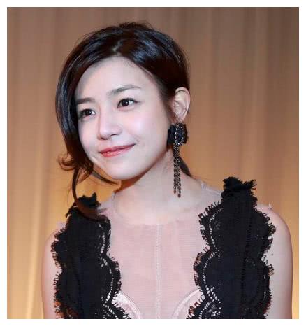 她天生一张包子脸,事业当红嫁小4岁老公,如今2岁儿子长成这样