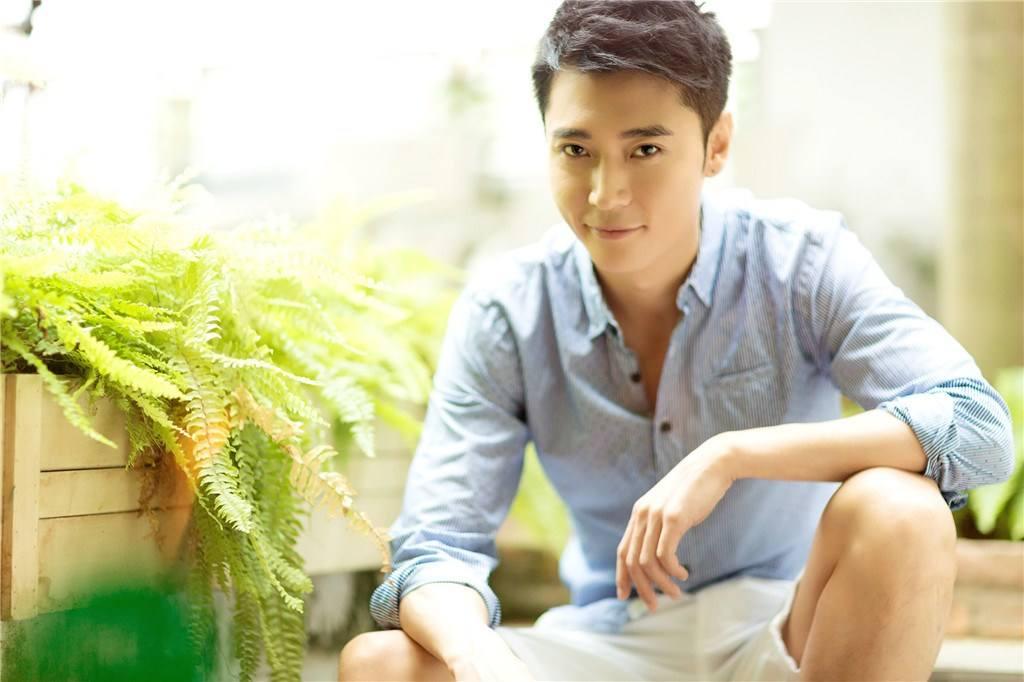 张丹峰洪欣合体参加毕业礼,称:从未缺席继子纪念日