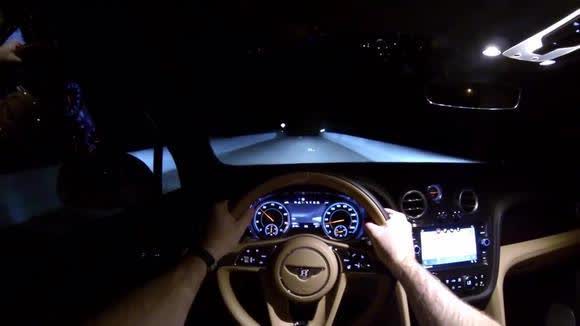 第一视角晚上开宾利是啥感觉?