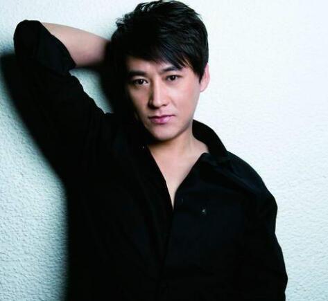 曾是理发师,与李冰冰是同学,被誉为拼命三郎,如今娶小16岁娇妻