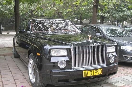 黑社会老大刘汉被执行死刑,法院拍卖众多豪车,宝马x5两万起!