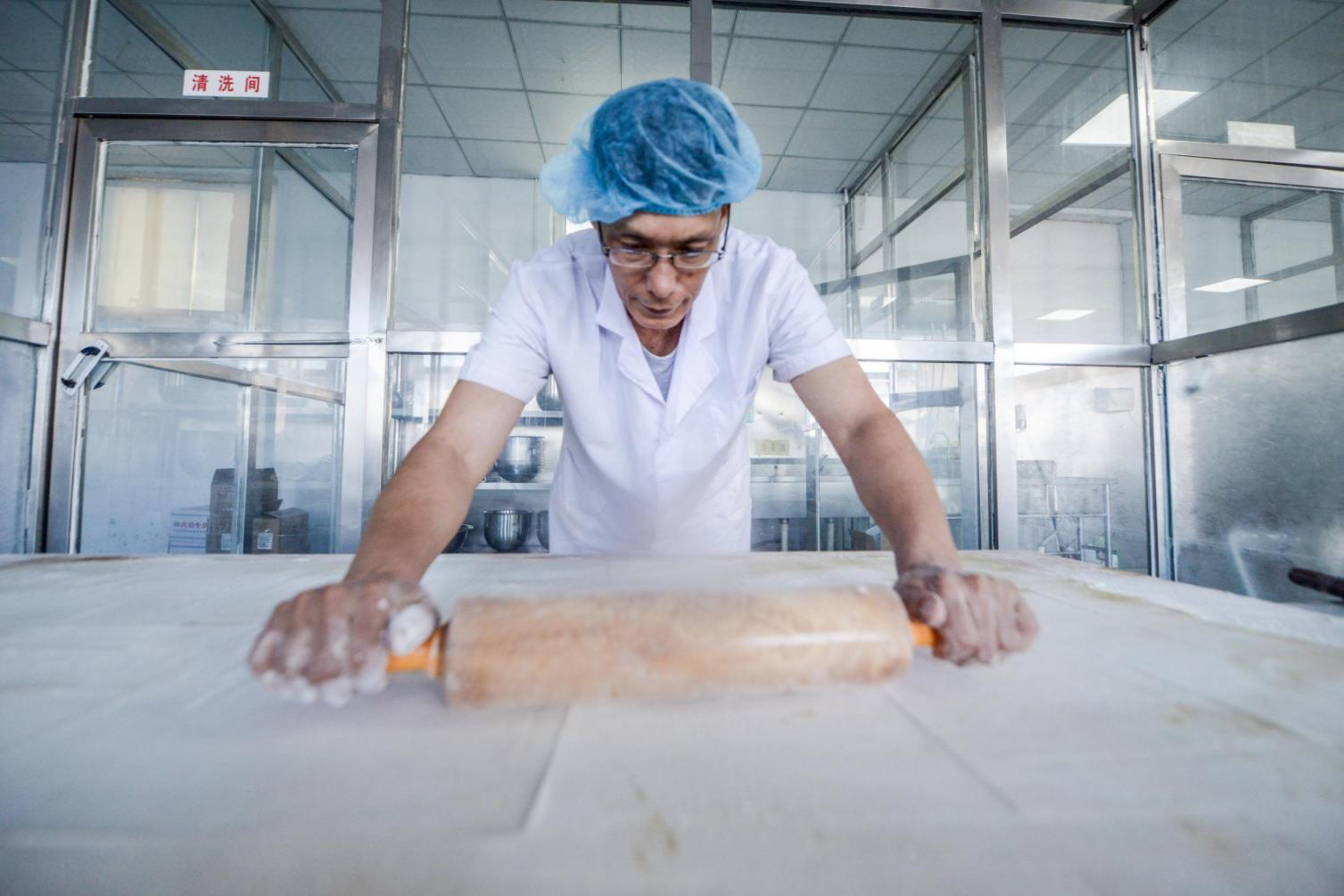 63岁老人被故宫聘为御用糕点师 食神跨越半个中国寻味