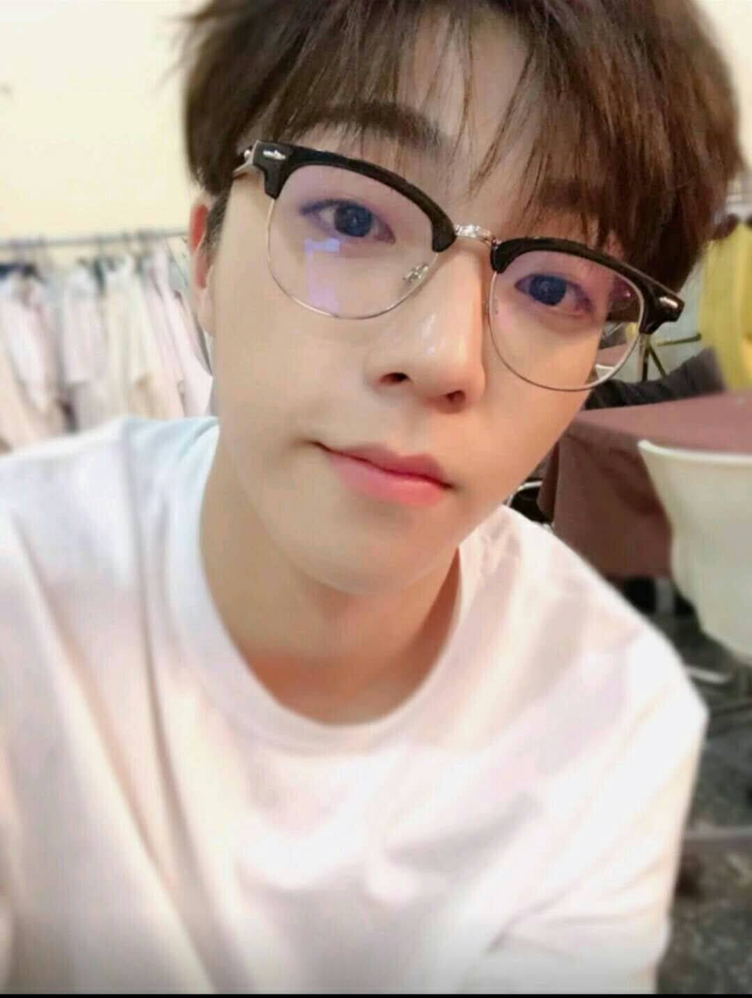 陈立农|陈立农|自拍|眼镜_新浪新闻