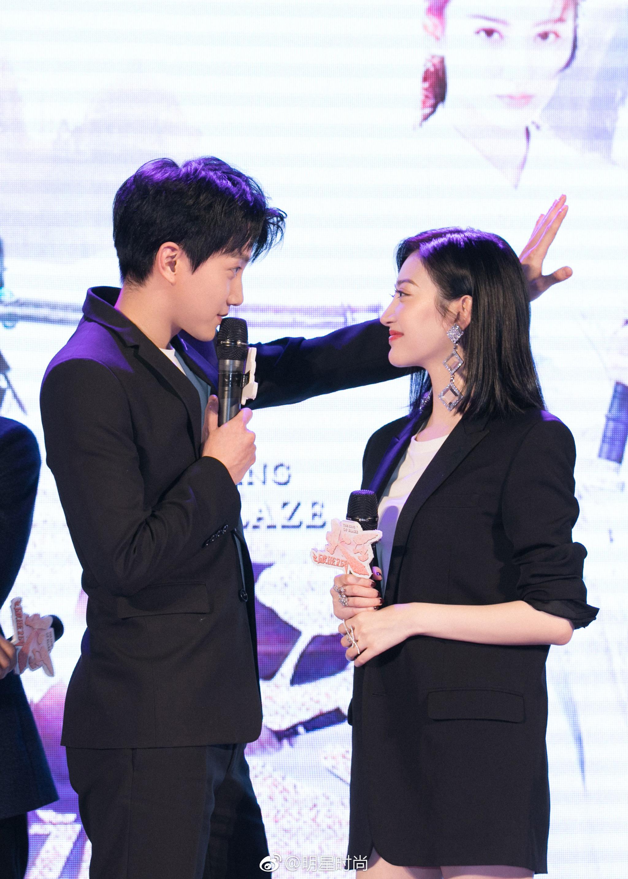 亮相《火王之破晓之战》的发布会