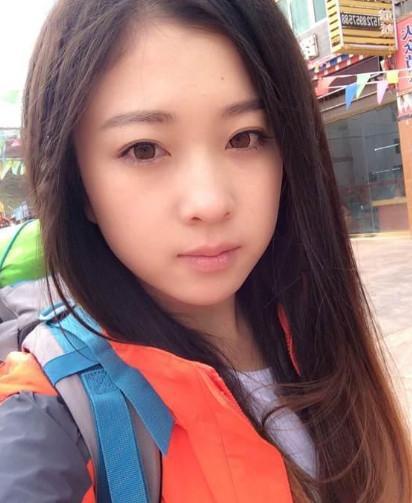 实拍一位"穷游女孩", 路上的真实生活