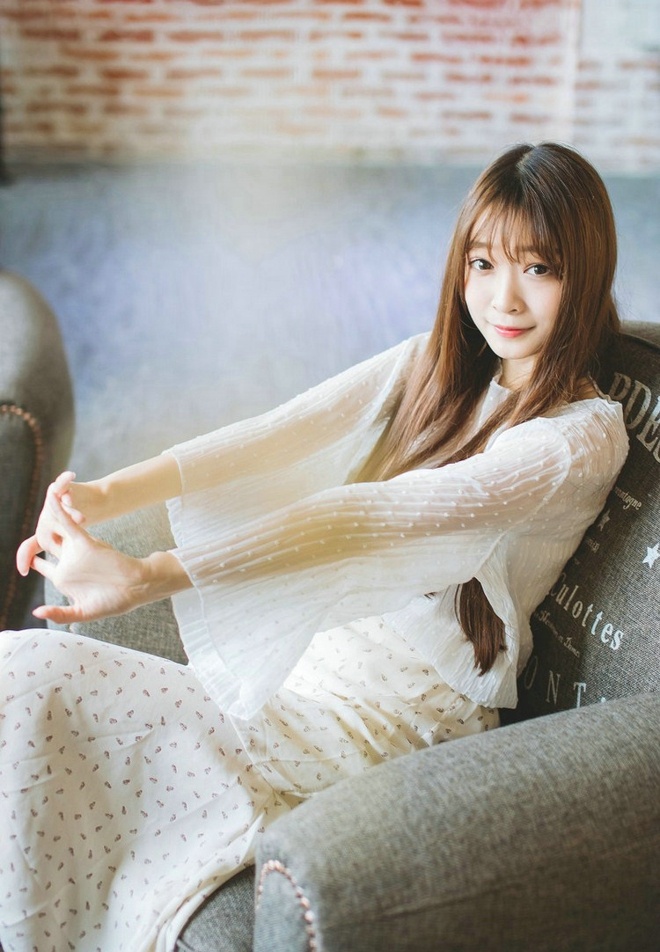 粉嫩清甜美女午后休憩清纯阳光俏皮可爱唯美写真集