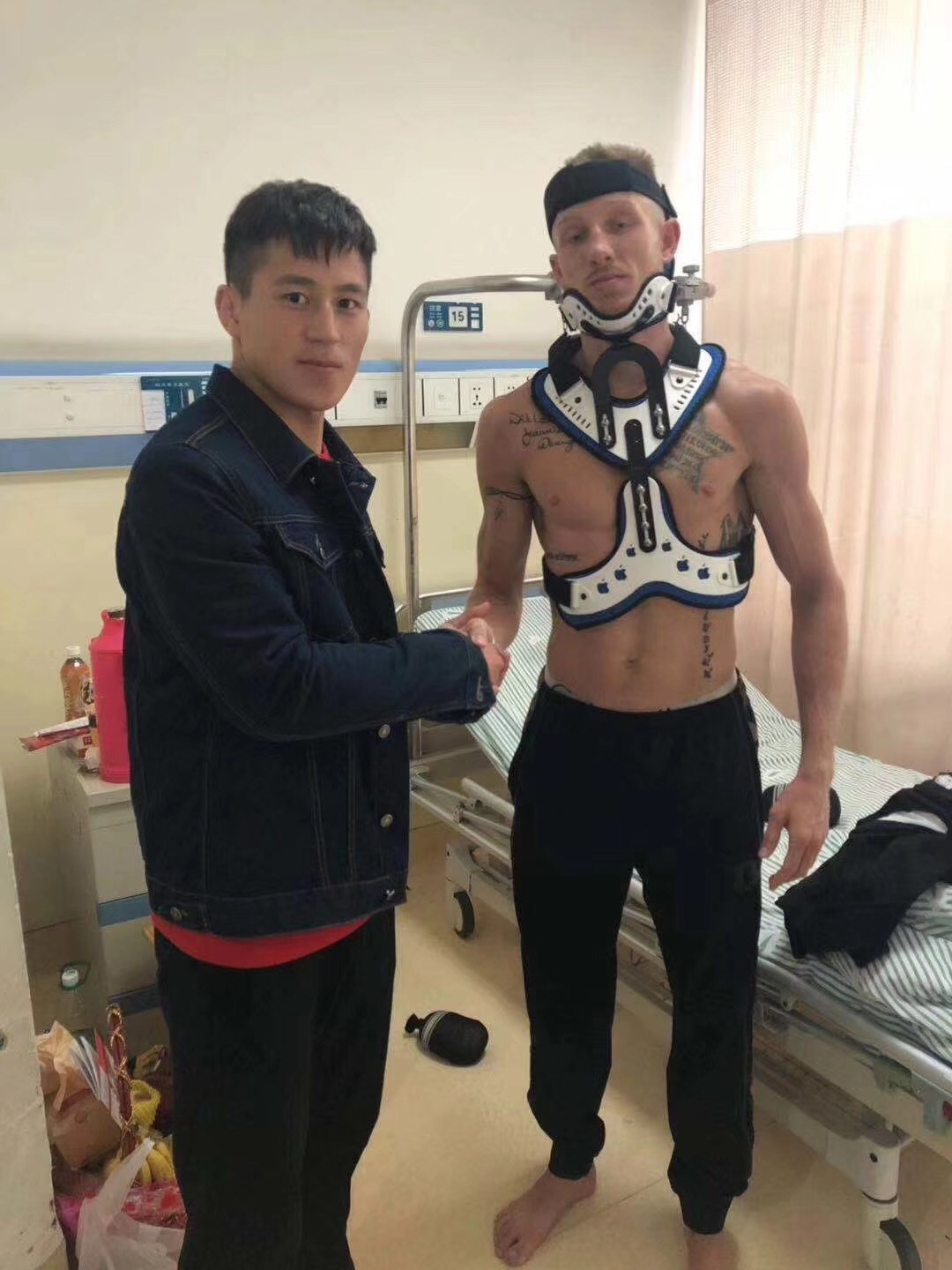 有了最新进展,孟庆浩与威震武林赛事创始人张亭宾一同来到太仓市医院