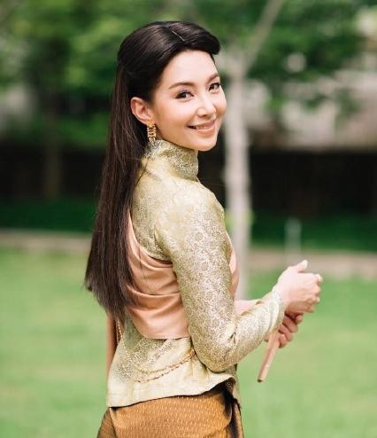 《天生一对》女主bella:谁都有黯淡无光 独自默默努力生活