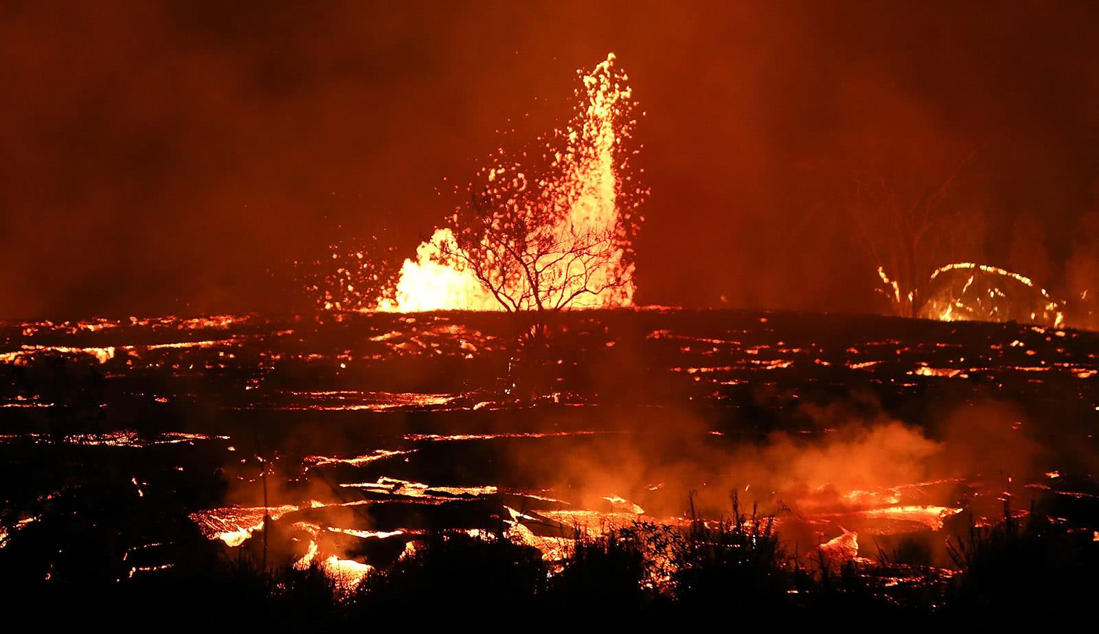 天崩地裂:夏威夷地震堪比核爆,美24艘核潜艇逃出珍珠港