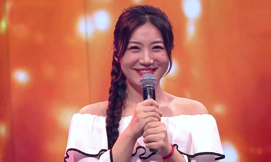 这比赛开始前,个人的预测4强应该有刘郡格,王朝,李佳丹,至于最后一个