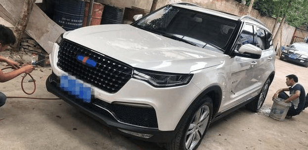 众泰t700贴膜改色,出来效果帅到掉渣, 网友大赞: 颜值已超越路虎