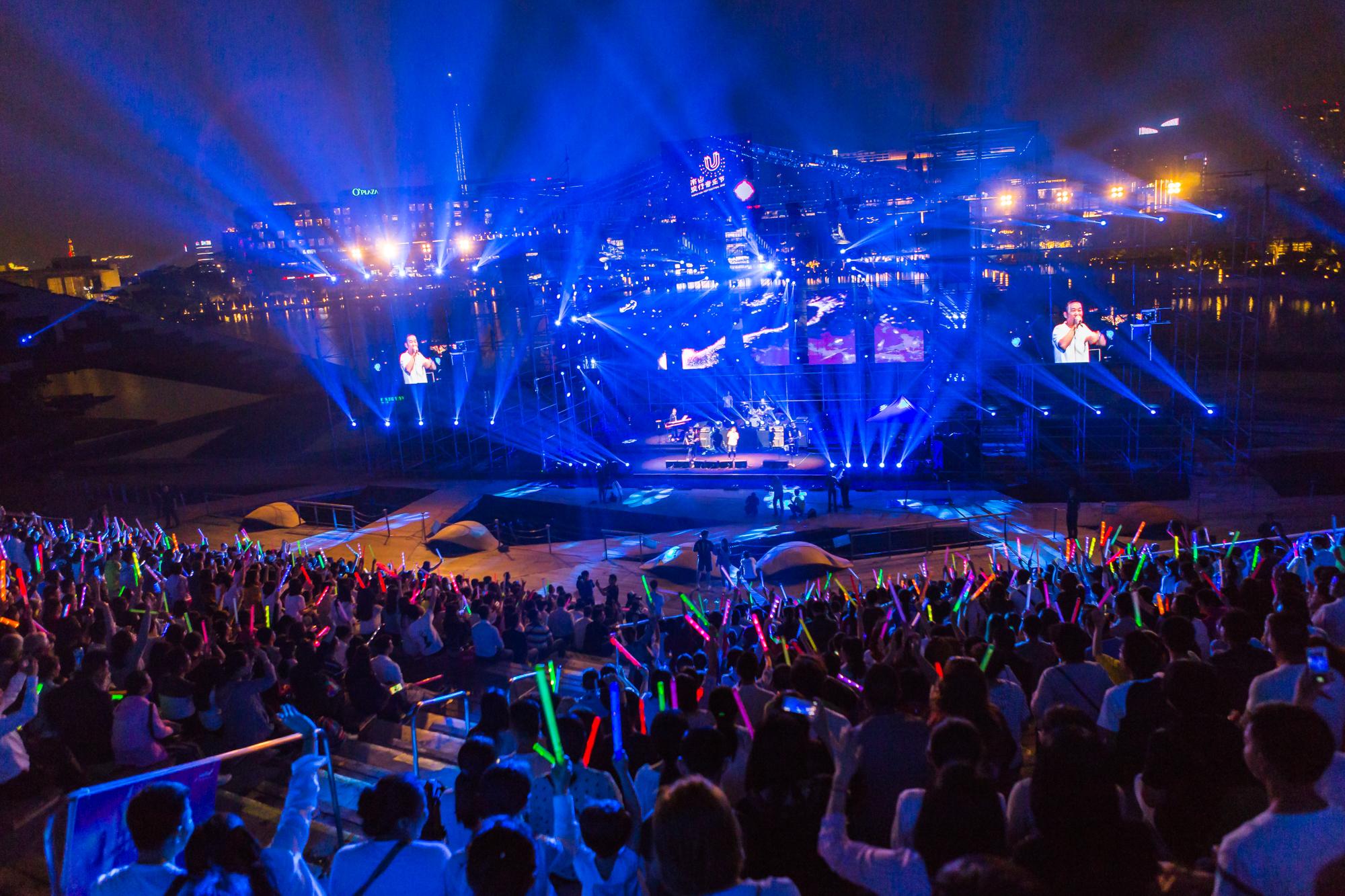 在深圳欢乐海岸的南山流行音乐节享受了一场音乐狂欢