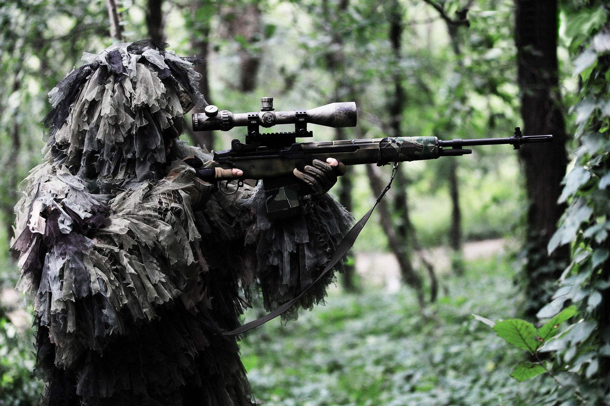 如果狙击手退役之后参加奥运会,与专业射击选手相比,谁厉害