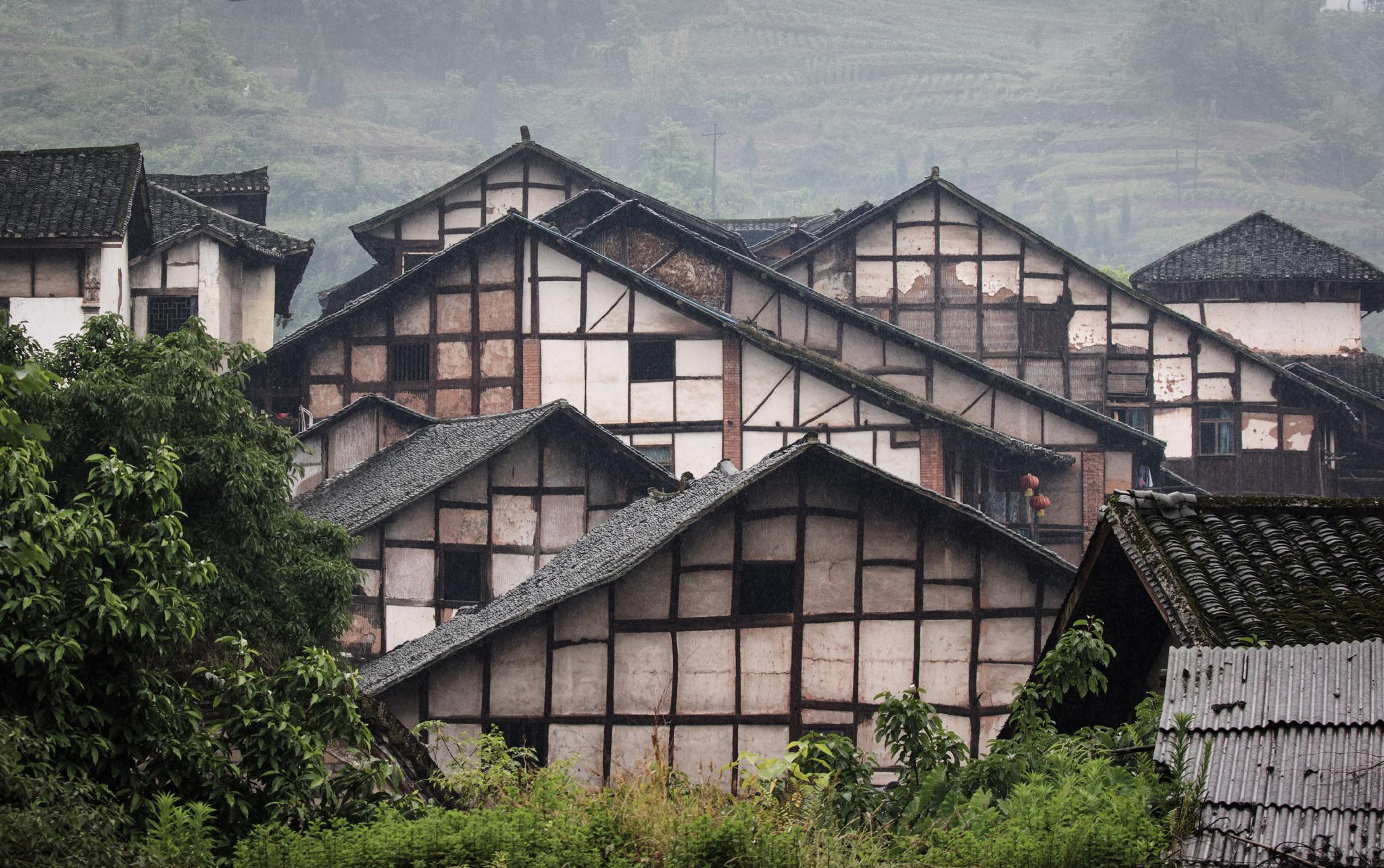 古朴清幽的四川福宝古镇别致的吊脚楼错落有致
