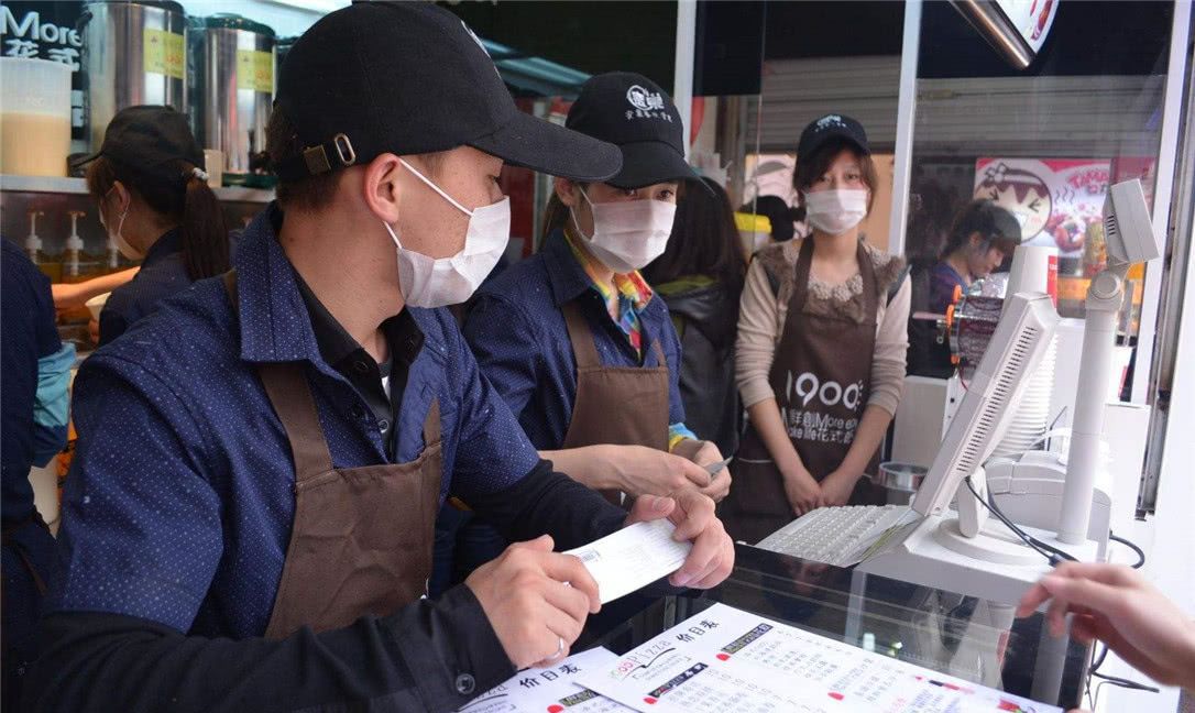 奶茶店员透露出制作工序
