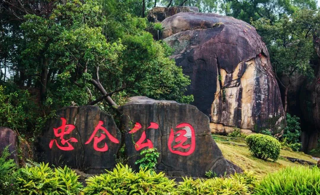 忠仑公园开放时间:全天开放地址:厦门市湖里区汤屿路此外,五通灯塔处