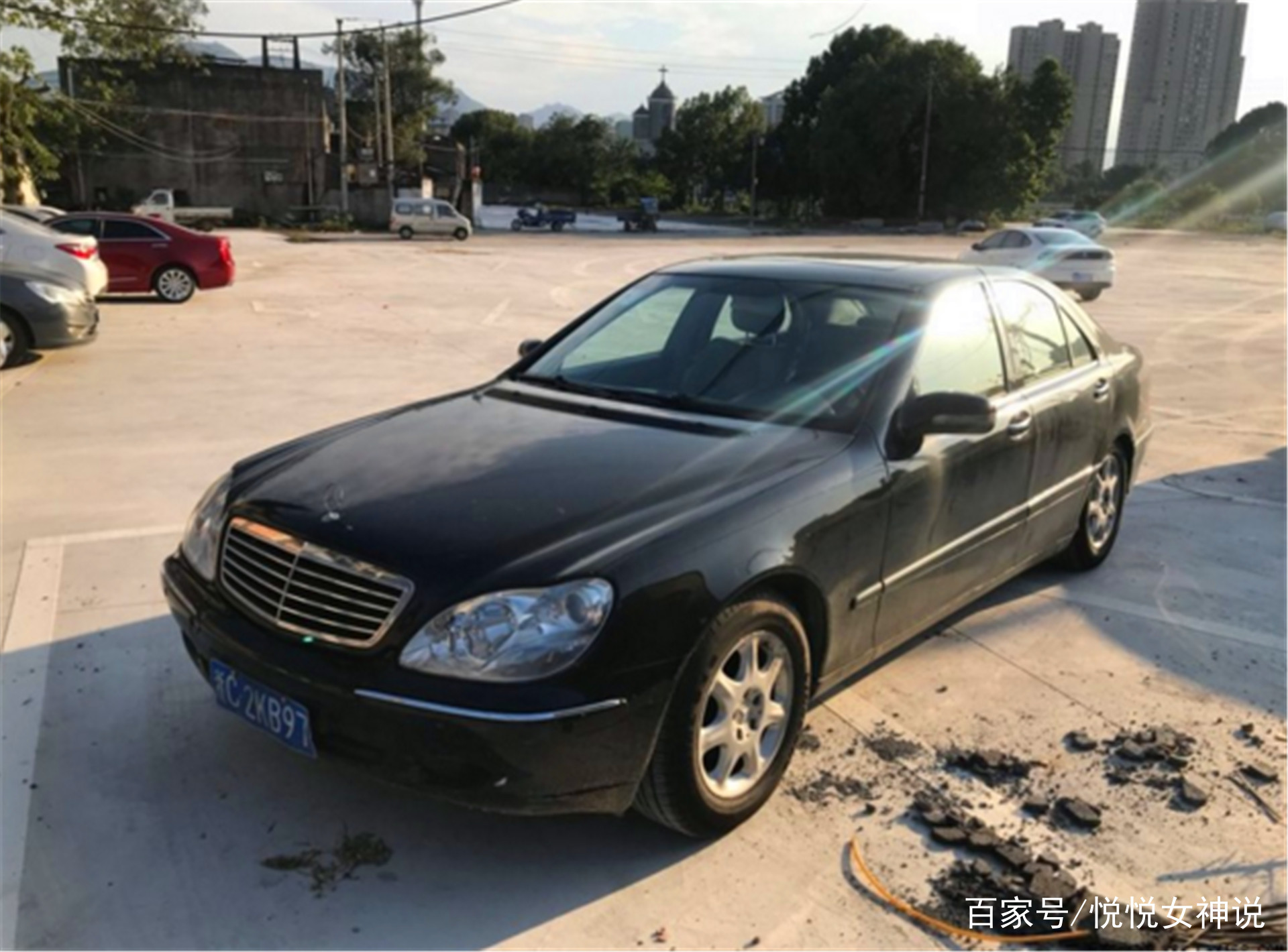 二嫂花9千买了一辆老款奔驰s320第一天接活就赔了5千块