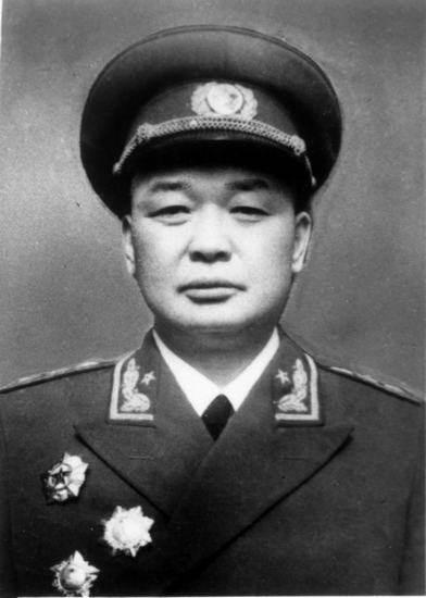 为全歼黄维兵团,解放军此副司令员白了一大片头发,被称是伍子胥