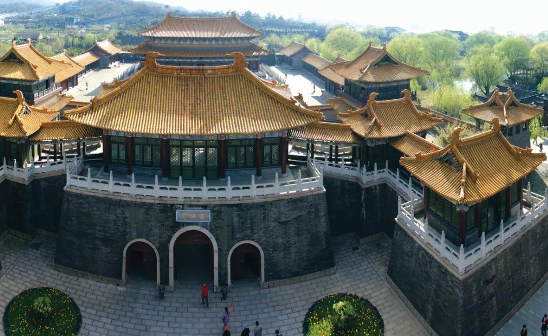 穿过一条巷子,来到无锡的古韵门前,邂逅一个温婉滨湖|阖闾城|水浒城