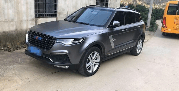 众泰t700贴膜改色,出来效果帅到掉渣, 网友大赞: 颜值已超越路虎