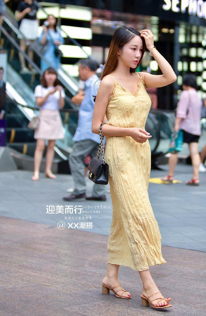 街拍时尚秀: 路人美女之夏日街拍经典回顾第五期!|街拍|时尚秀|路人_新浪新闻
