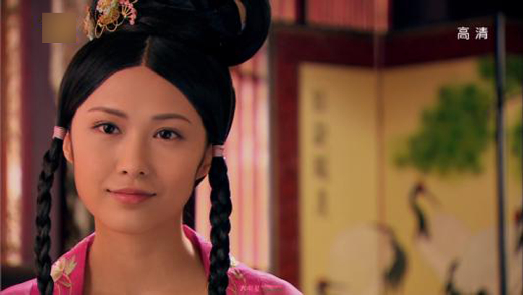 时候,郑爽也刚刚出道没多久,在这部戏里,郑爽的颜值还曾经被汤怡碾压