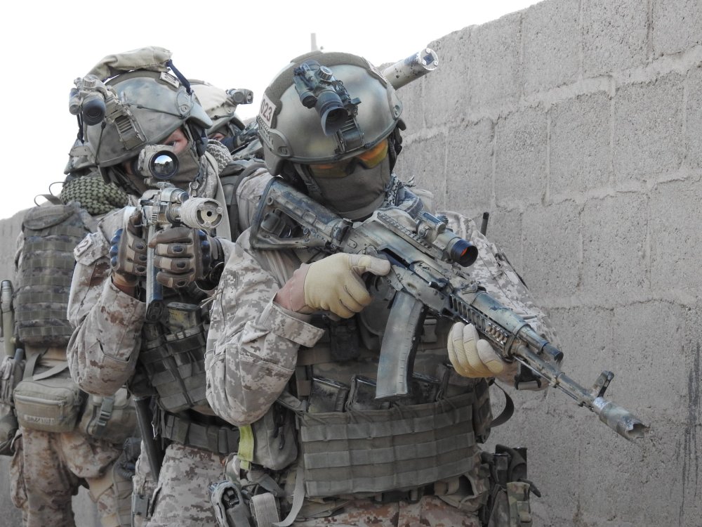 报道称,俄罗斯特种部队可能在霍姆斯和代尔祖尔境内活动,但他们也有