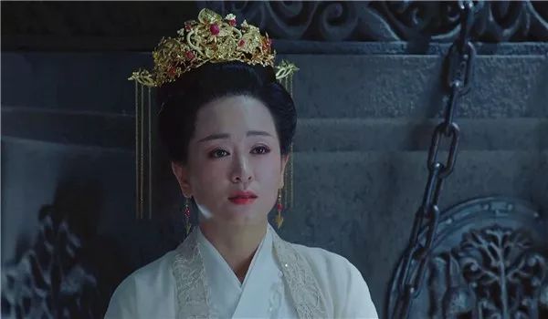 《扶摇》元皇后终于说出了无极的秘密,还差点害死了扶摇!