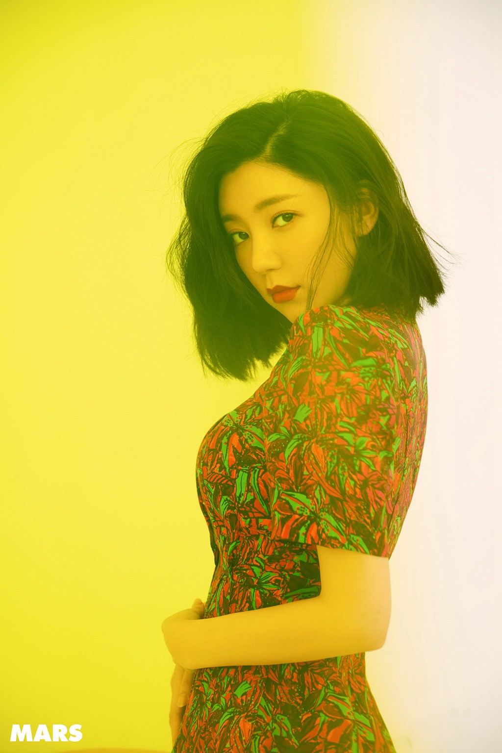 郭雪芙曝时尚大片 百变造型解锁多面性