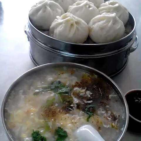 小笼包子,水煎包配撒汤,小笼包子,水煎包是全国性的美食,在全国各地都